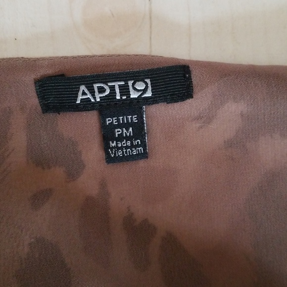 Apt. 9 Short Sleeve Ruffled Abstract Print Blouse - Picture 6 of 8